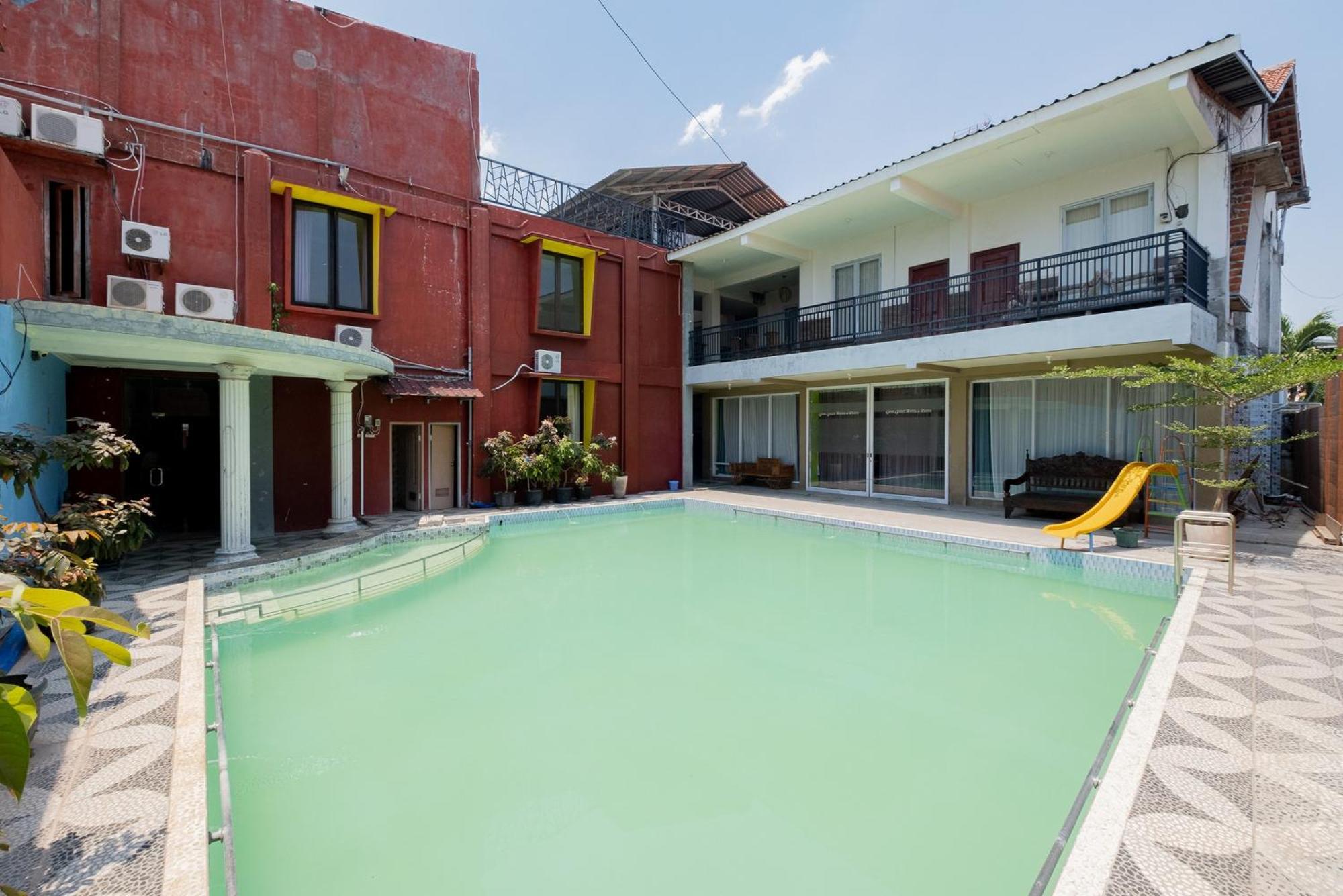 Reddoorz Syariah At Jalan Sunan Giri Tuban Tuban  Ngoại thất bức ảnh