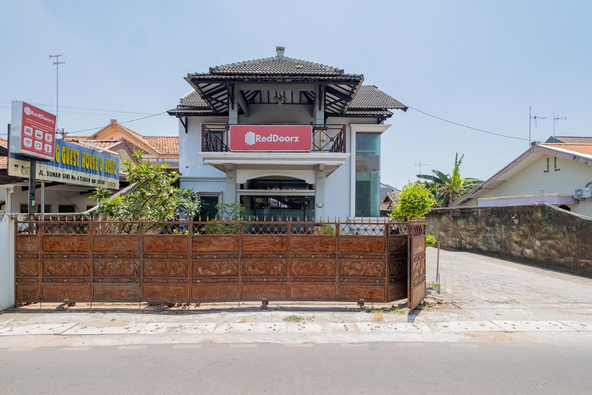 Reddoorz Syariah At Jalan Sunan Giri Tuban Tuban  Ngoại thất bức ảnh