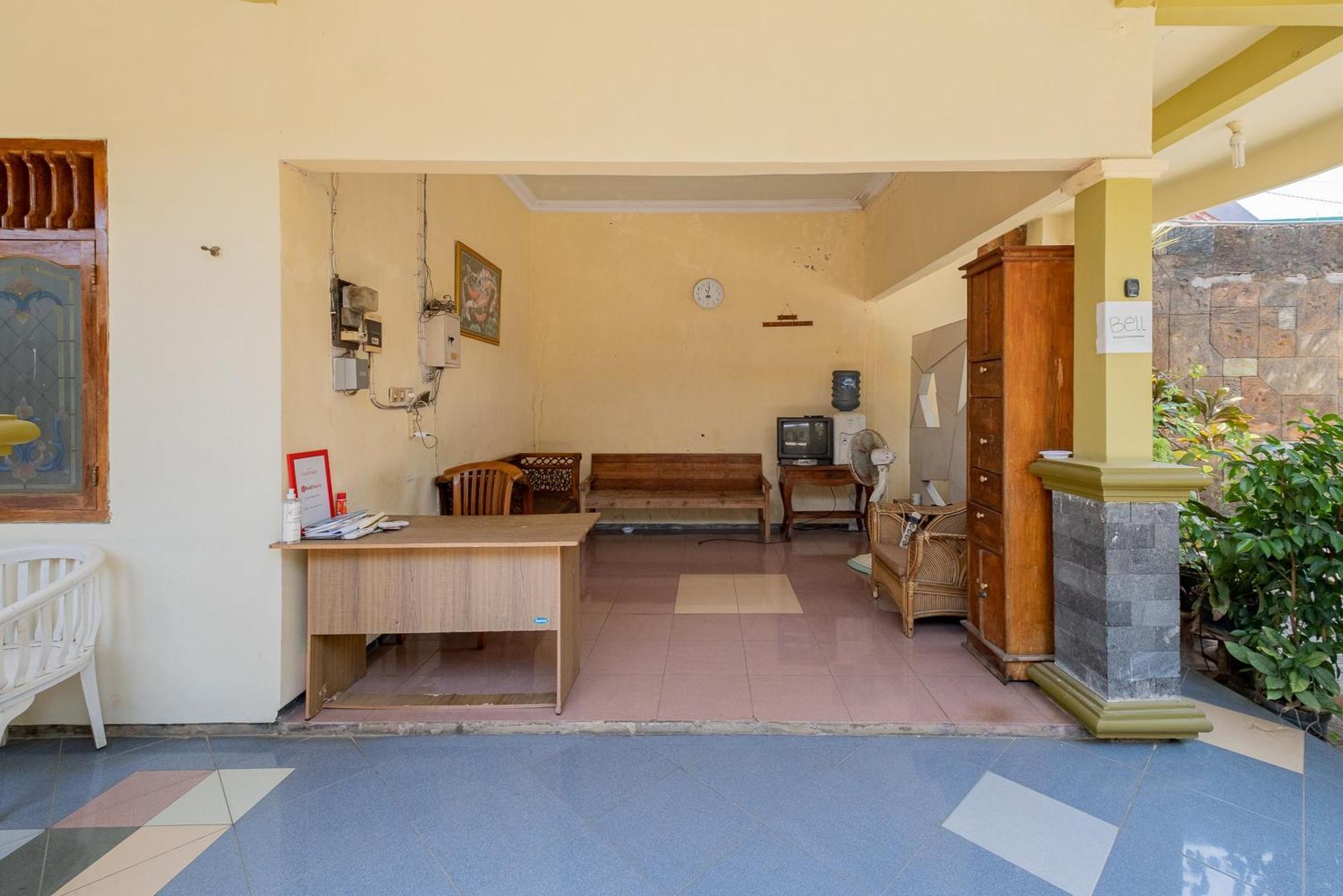 Reddoorz Syariah At Jalan Sunan Giri Tuban Tuban  Ngoại thất bức ảnh
