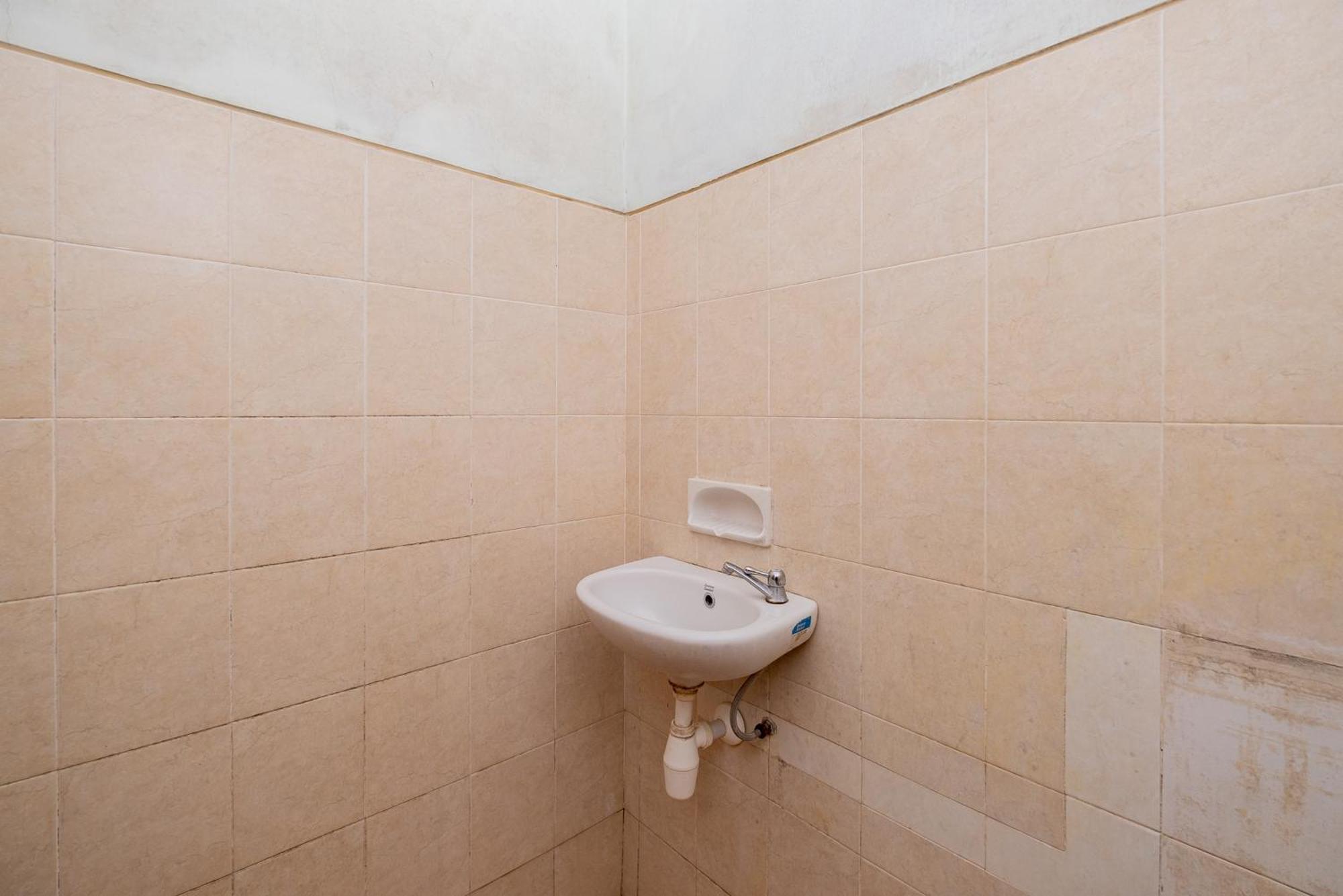 Reddoorz Syariah At Jalan Sunan Giri Tuban Tuban  Ngoại thất bức ảnh