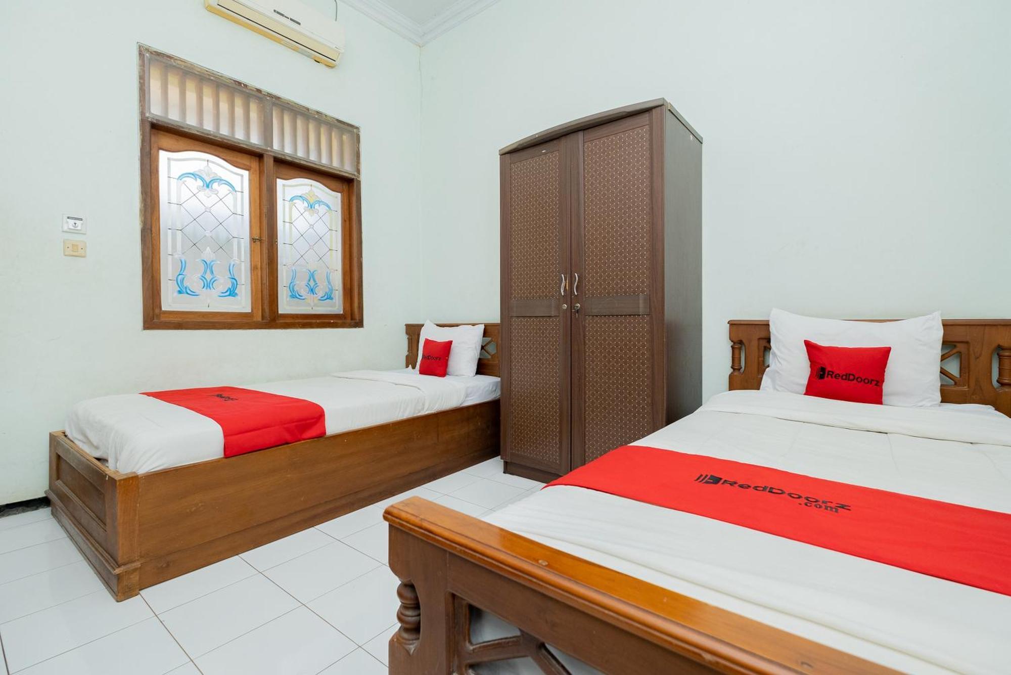 Reddoorz Syariah At Jalan Sunan Giri Tuban Tuban  Ngoại thất bức ảnh